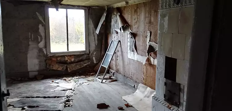Why Selling a Distressed House Through Traditional Methods Fails in Red Chute